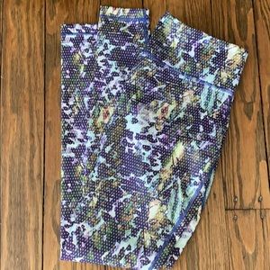 EUC Lululemon Dot Capri